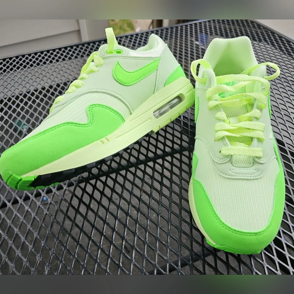Nike Air Max 1 '87 Vapor Green/Green Strike/Volt Womens sizes HJ7329-376 - Picture 3 of 8